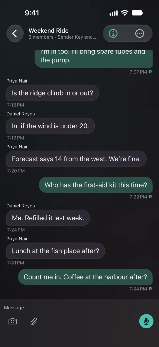A three-person group conversation with Delivered and Read marks