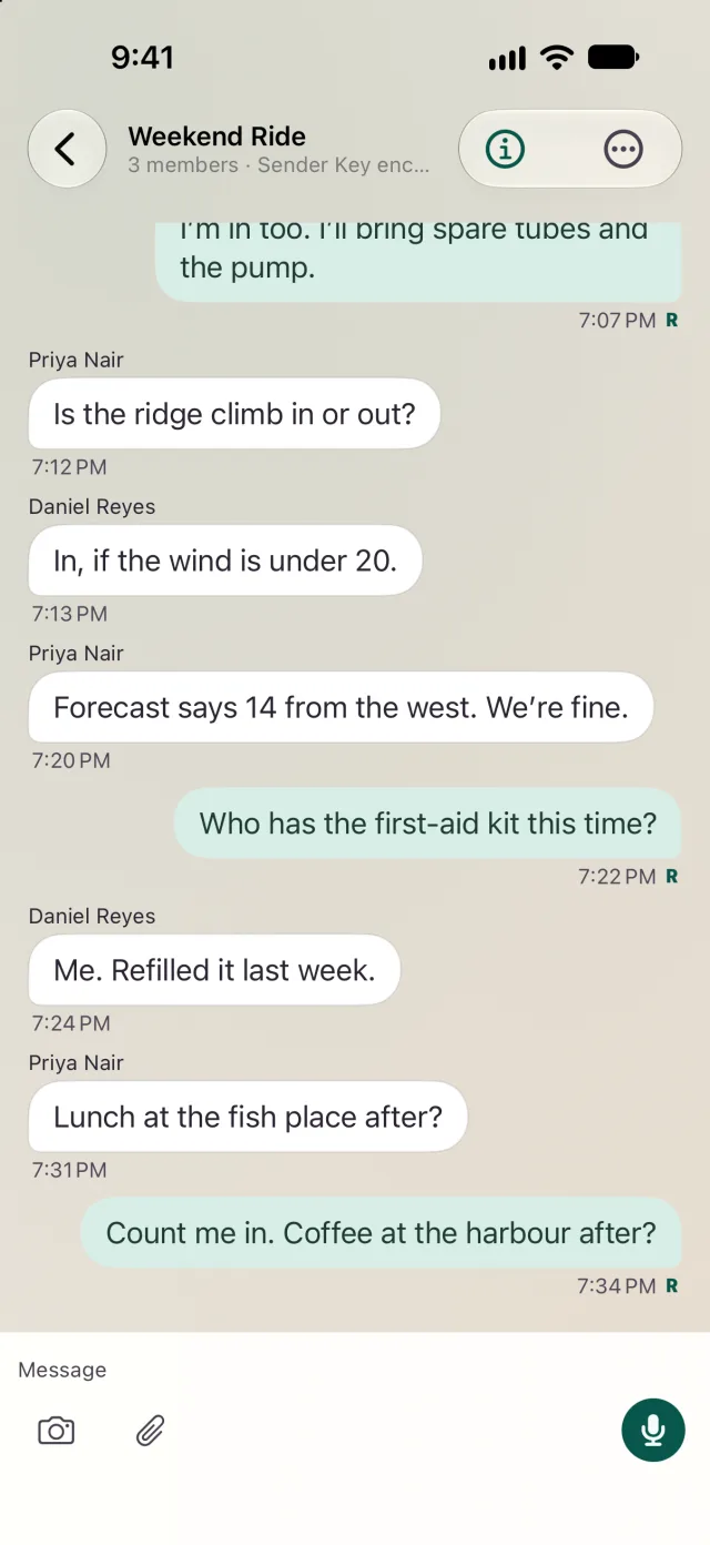 A three-person group conversation with Delivered and Read marks